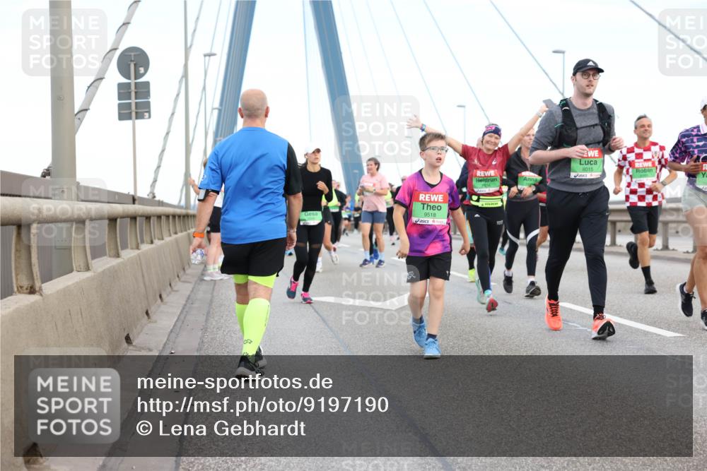 03.10.2025 - Köhlbrandbrückenlauf Lena Gebhardt http://msf.ph/oto/9197190 03.10.2025 15:30:25 Position 1 9518, 7654, 8015 meine-sportfotos.de