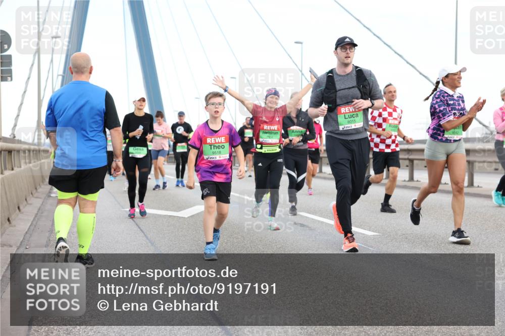 03.10.2025 - Köhlbrandbrückenlauf Lena Gebhardt http://msf.ph/oto/9197191 03.10.2025 15:30:26 Position 1 8015, 9518, 7854 meine-sportfotos.de