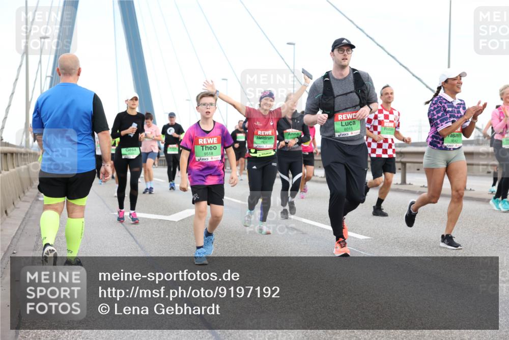 03.10.2025 - Köhlbrandbrückenlauf Lena Gebhardt http://msf.ph/oto/9197192 03.10.2025 15:30:26 Position 1 9518, 7854, 8015, 9642 meine-sportfotos.de