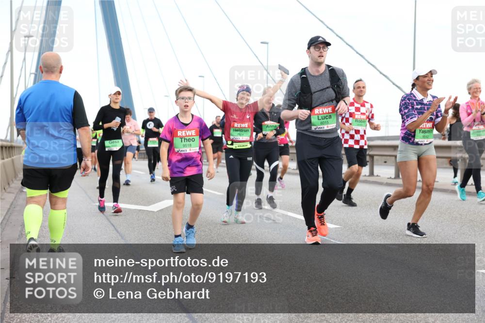 03.10.2025 - Köhlbrandbrückenlauf Lena Gebhardt http://msf.ph/oto/9197193 03.10.2025 15:30:26 Position 1 9518, 7854, 8015, 9642 meine-sportfotos.de
