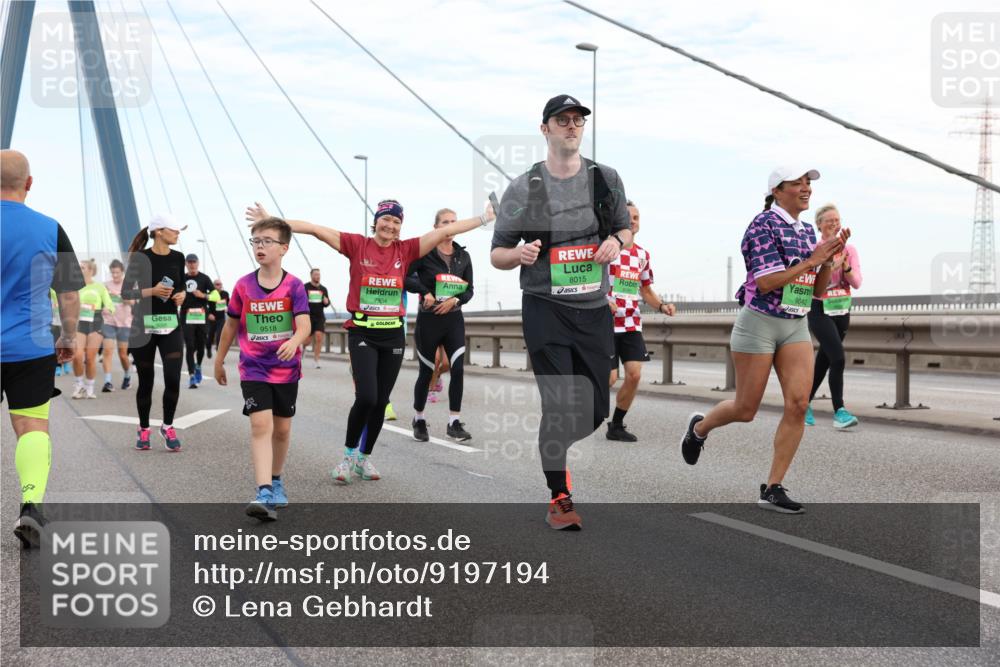 03.10.2025 - Köhlbrandbrückenlauf Lena Gebhardt http://msf.ph/oto/9197194 03.10.2025 15:30:26 Position 1 9518, 7854, 8015, 9642 meine-sportfotos.de