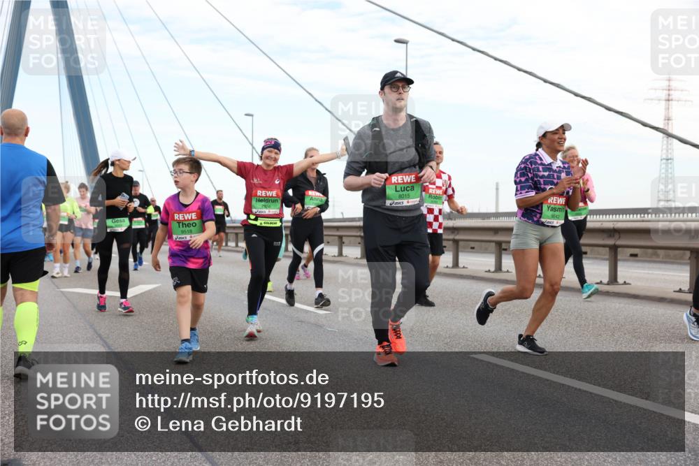 03.10.2025 - Köhlbrandbrückenlauf Lena Gebhardt http://msf.ph/oto/9197195 03.10.2025 15:30:27 Position 1 8015, 9518, 7854, 9642 meine-sportfotos.de