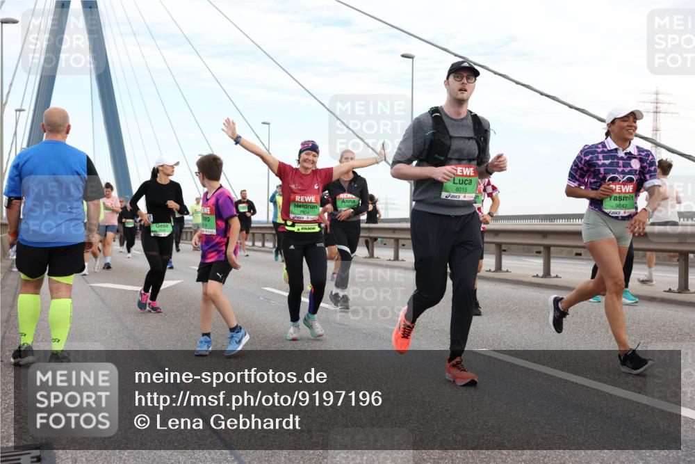 03.10.2025 - Köhlbrandbrückenlauf Lena Gebhardt http://msf.ph/oto/9197196 03.10.2025 15:30:27 Position 1 7854, 8015, 9642 meine-sportfotos.de