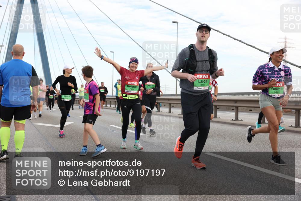 03.10.2025 - Köhlbrandbrückenlauf Lena Gebhardt http://msf.ph/oto/9197197 03.10.2025 15:30:27 Position 1 7854, 8015, 9642 meine-sportfotos.de