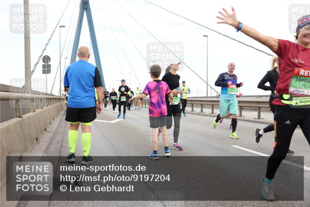 03.10.2025 - Köhlbrandbrückenlauf Lena Gebhardt http://msf.ph/oto/9197204 03.10.2025 15:30:28 Position 1 9098, 120, 7854 meine-sportfotos.de