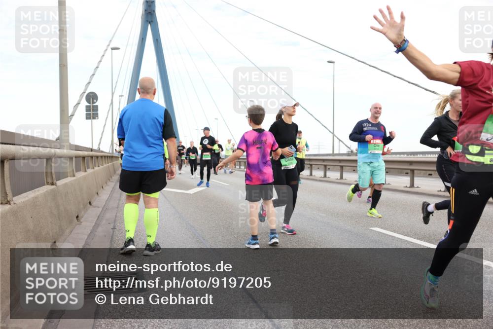 03.10.2025 - Köhlbrandbrückenlauf Lena Gebhardt http://msf.ph/oto/9197205 03.10.2025 15:30:28 Position 1  meine-sportfotos.de