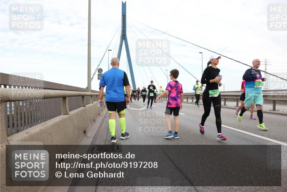 03.10.2025 - Köhlbrandbrückenlauf Lena Gebhardt http://msf.ph/oto/9197208 03.10.2025 15:30:29 Position 1 9098 meine-sportfotos.de
