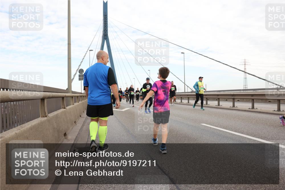 03.10.2025 - Köhlbrandbrückenlauf Lena Gebhardt http://msf.ph/oto/9197211 03.10.2025 15:30:30 Position 1  meine-sportfotos.de