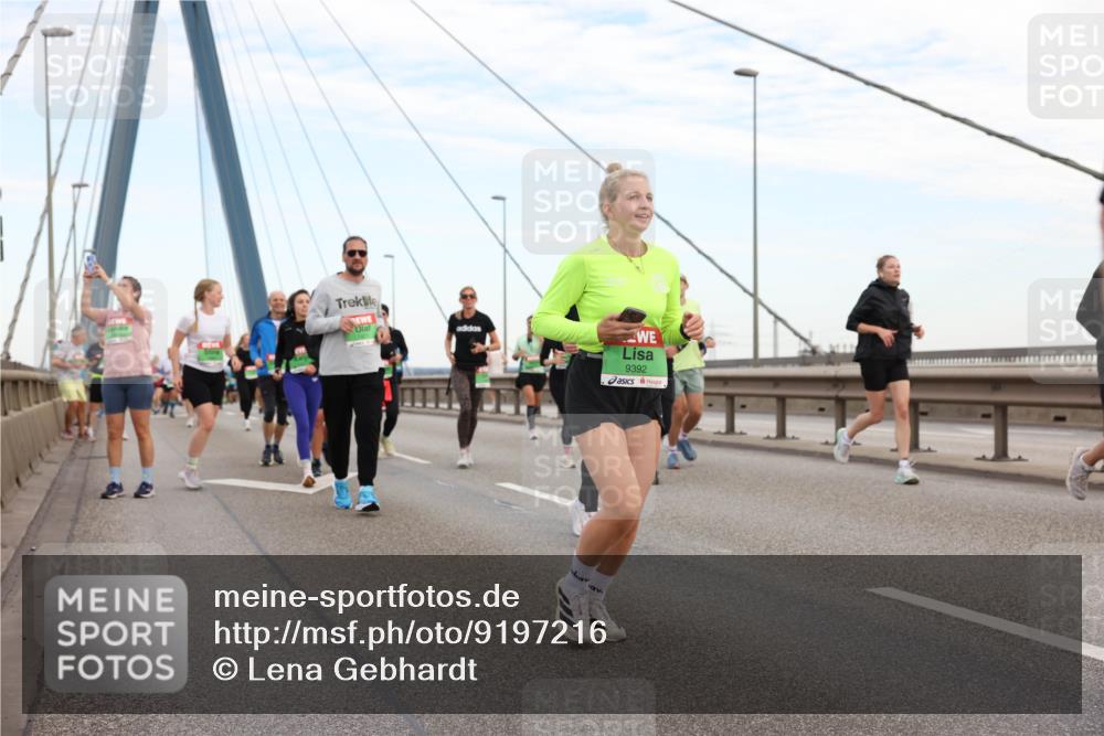 03.10.2025 - Köhlbrandbrückenlauf Lena Gebhardt http://msf.ph/oto/9197216 03.10.2025 15:30:32 Position 1 22, 9392 meine-sportfotos.de