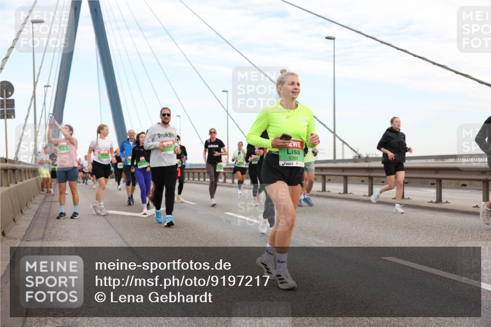 03.10.2025 - Köhlbrandbrückenlauf Lena Gebhardt http://msf.ph/oto/9197217 03.10.2025 15:30:32 Position 1 9392 meine-sportfotos.de
