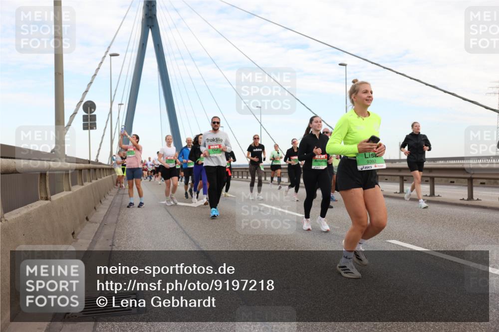 03.10.2025 - Köhlbrandbrückenlauf Lena Gebhardt http://msf.ph/oto/9197218 03.10.2025 15:30:33 Position 1 9392 meine-sportfotos.de