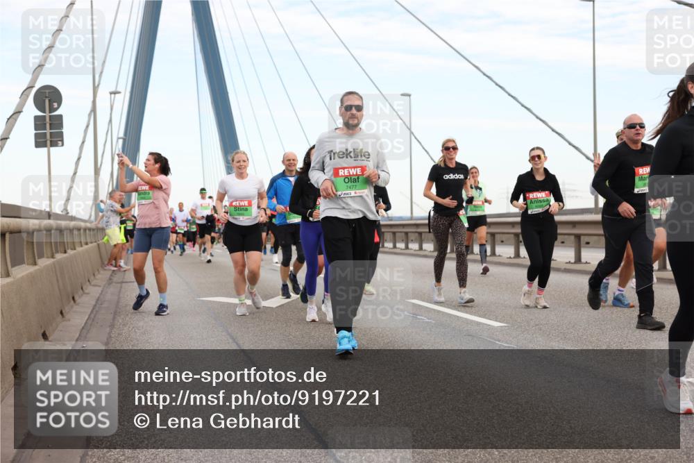 03.10.2025 - Köhlbrandbrückenlauf Lena Gebhardt http://msf.ph/oto/9197221 03.10.2025 15:30:33 Position 1 7477 meine-sportfotos.de