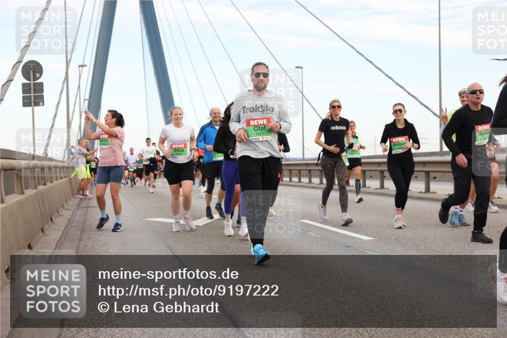 03.10.2025 - Köhlbrandbrückenlauf Lena Gebhardt http://msf.ph/oto/9197222 03.10.2025 15:30:33 Position 1 7477, 8067 meine-sportfotos.de