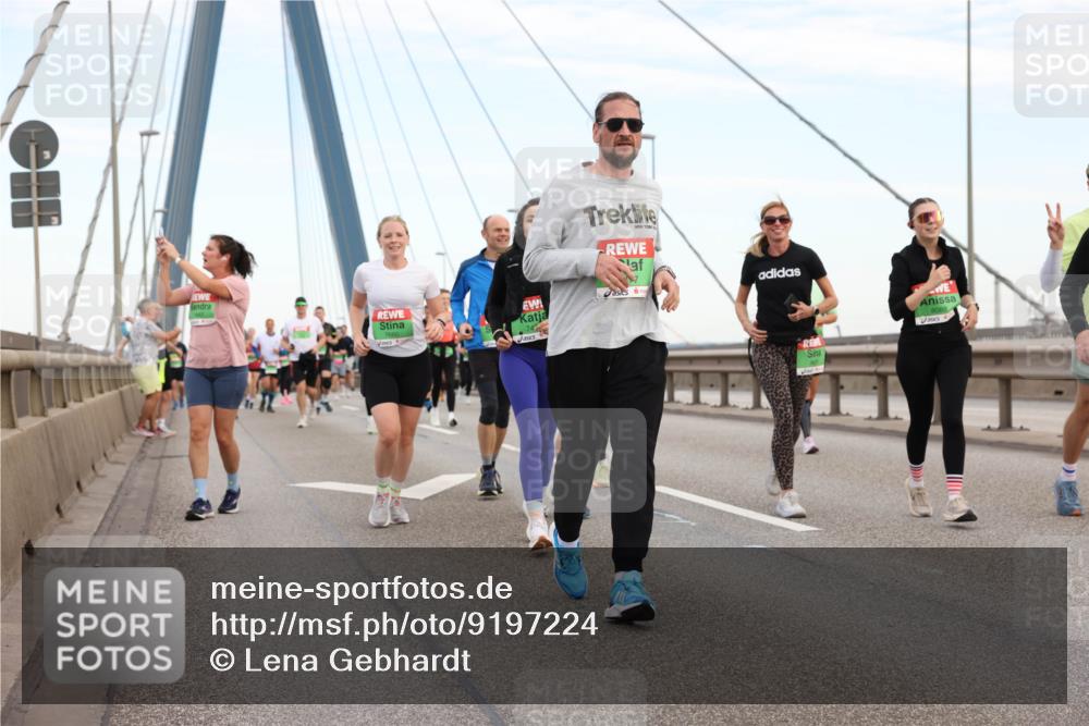 03.10.2025 - Köhlbrandbrückenlauf Lena Gebhardt http://msf.ph/oto/9197224 03.10.2025 15:30:34 Position 1 74, 8088 meine-sportfotos.de