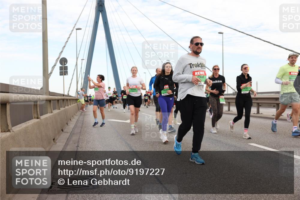 03.10.2025 - Köhlbrandbrückenlauf Lena Gebhardt http://msf.ph/oto/9197227 03.10.2025 15:30:35 Position 1 477 meine-sportfotos.de