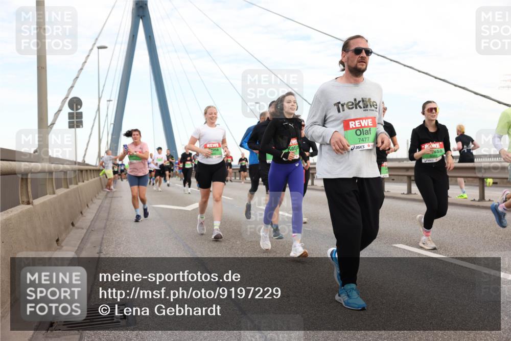 03.10.2025 - Köhlbrandbrückenlauf Lena Gebhardt http://msf.ph/oto/9197229 03.10.2025 15:30:35 Position 1 7477, 8088 meine-sportfotos.de