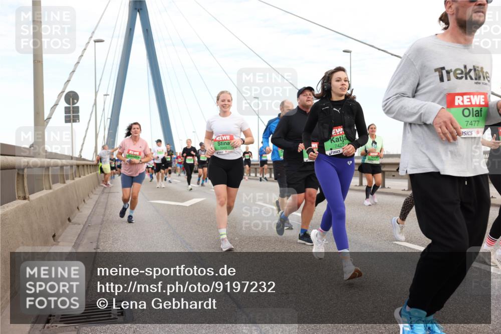 03.10.2025 - Köhlbrandbrückenlauf Lena Gebhardt http://msf.ph/oto/9197232 03.10.2025 15:30:36 Position 1 7660, 7427, 7477 meine-sportfotos.de
