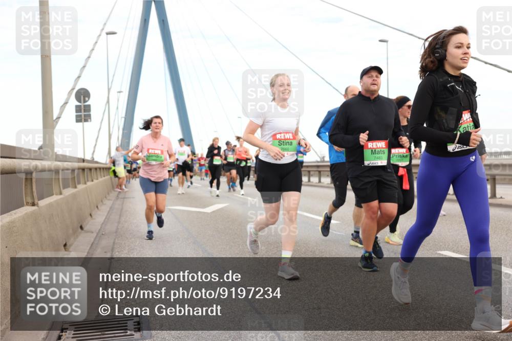 03.10.2025 - Köhlbrandbrückenlauf Lena Gebhardt http://msf.ph/oto/9197234 03.10.2025 15:30:36 Position 1 7660, 7483 meine-sportfotos.de