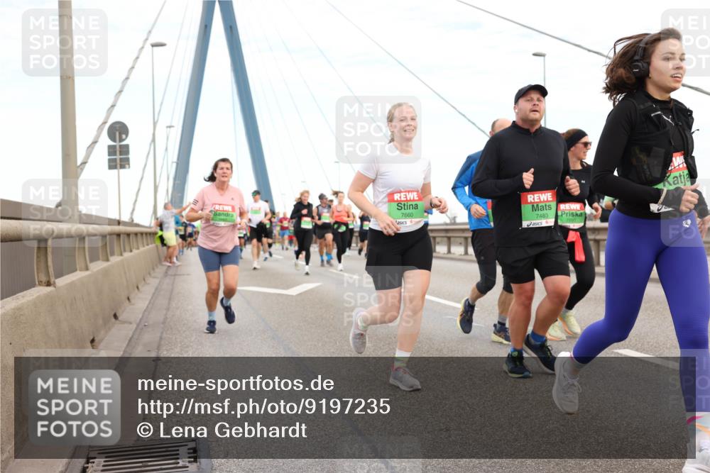 03.10.2025 - Köhlbrandbrückenlauf Lena Gebhardt http://msf.ph/oto/9197235 03.10.2025 15:30:36 Position 1 7660, 7483, 77 meine-sportfotos.de