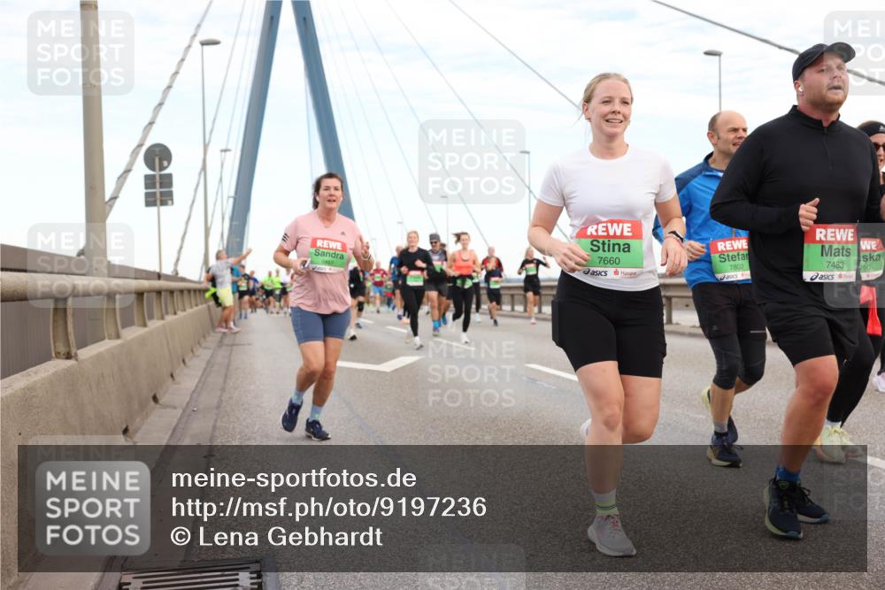 03.10.2025 - Köhlbrandbrückenlauf Lena Gebhardt http://msf.ph/oto/9197236 03.10.2025 15:30:36 Position 1 9517, 7660, 7802, 7483, 790 meine-sportfotos.de