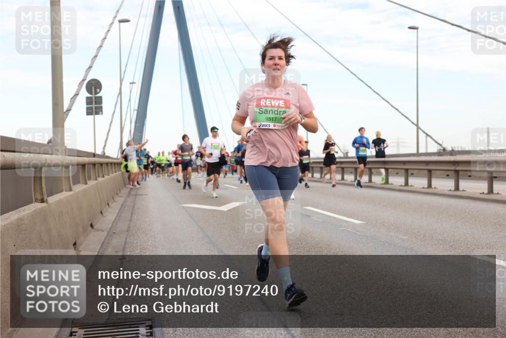 03.10.2025 - Köhlbrandbrückenlauf Lena Gebhardt http://msf.ph/oto/9197240 03.10.2025 15:30:37 Position 1 9517 meine-sportfotos.de