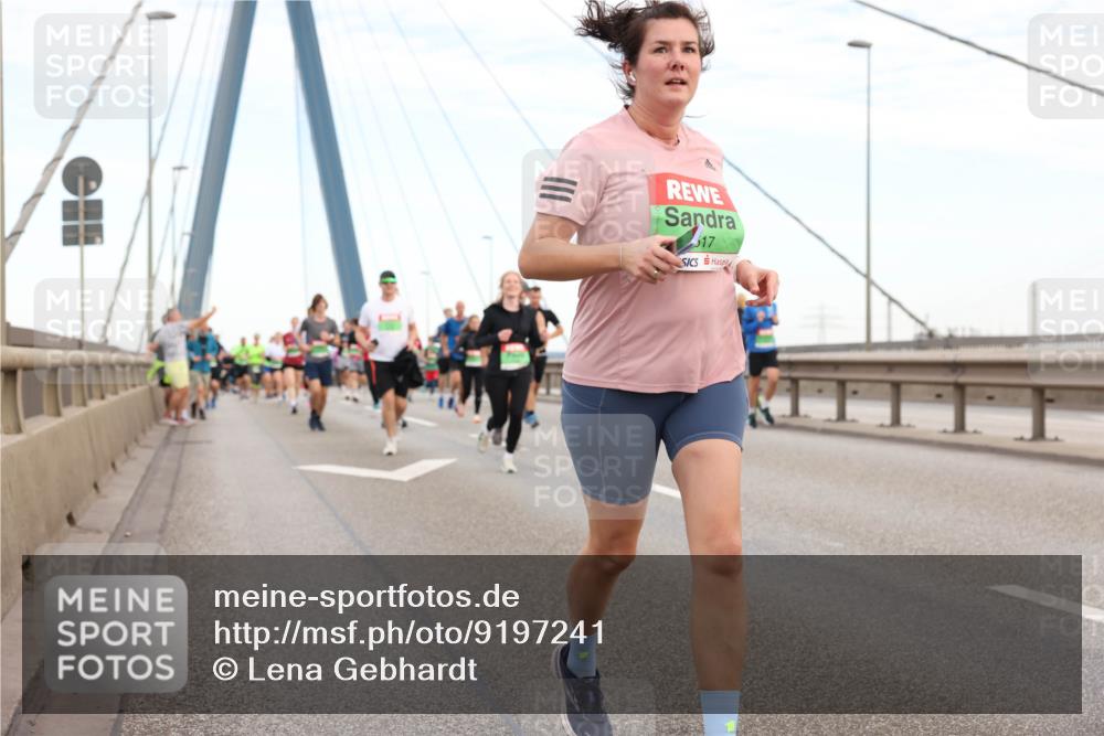03.10.2025 - Köhlbrandbrückenlauf Lena Gebhardt http://msf.ph/oto/9197241 03.10.2025 15:30:38 Position 1 17 meine-sportfotos.de