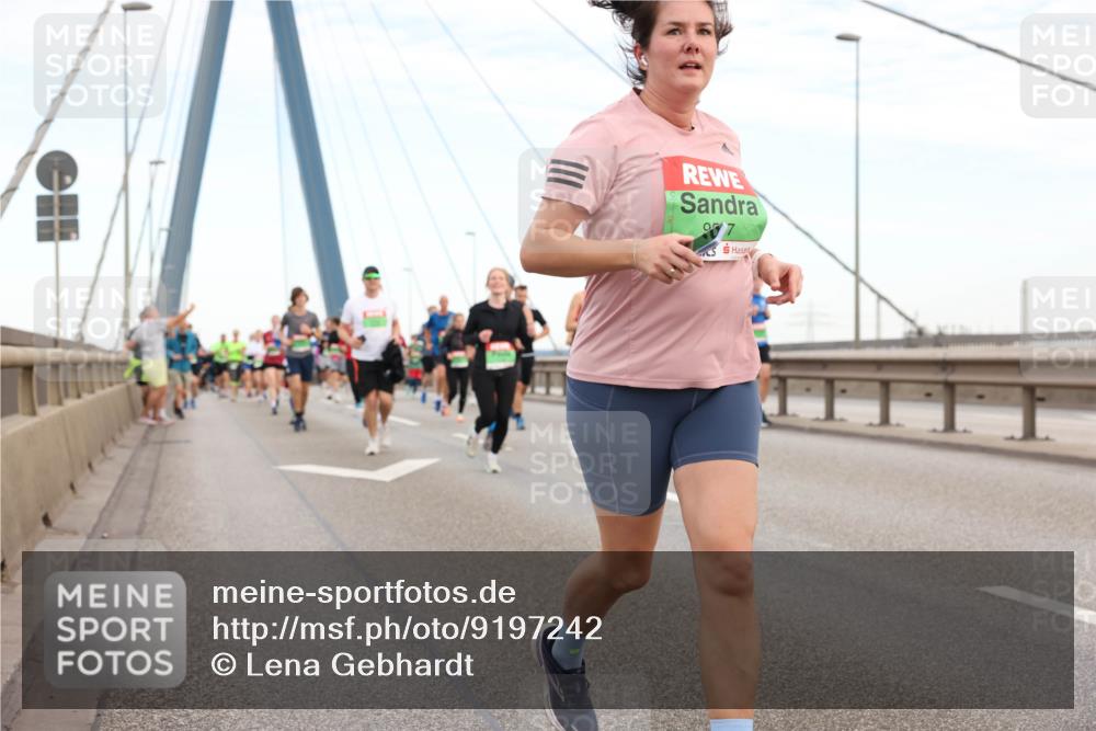 03.10.2025 - Köhlbrandbrückenlauf Lena Gebhardt http://msf.ph/oto/9197242 03.10.2025 15:30:38 Position 1 7 meine-sportfotos.de