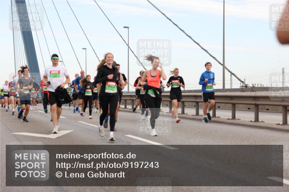 03.10.2025 - Köhlbrandbrückenlauf Lena Gebhardt http://msf.ph/oto/9197243 03.10.2025 15:30:38 Position 1  meine-sportfotos.de