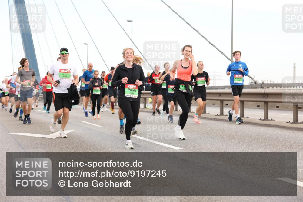 03.10.2025 - Köhlbrandbrückenlauf Lena Gebhardt http://msf.ph/oto/9197245 03.10.2025 15:30:39 Position 1 9708, 7188 meine-sportfotos.de