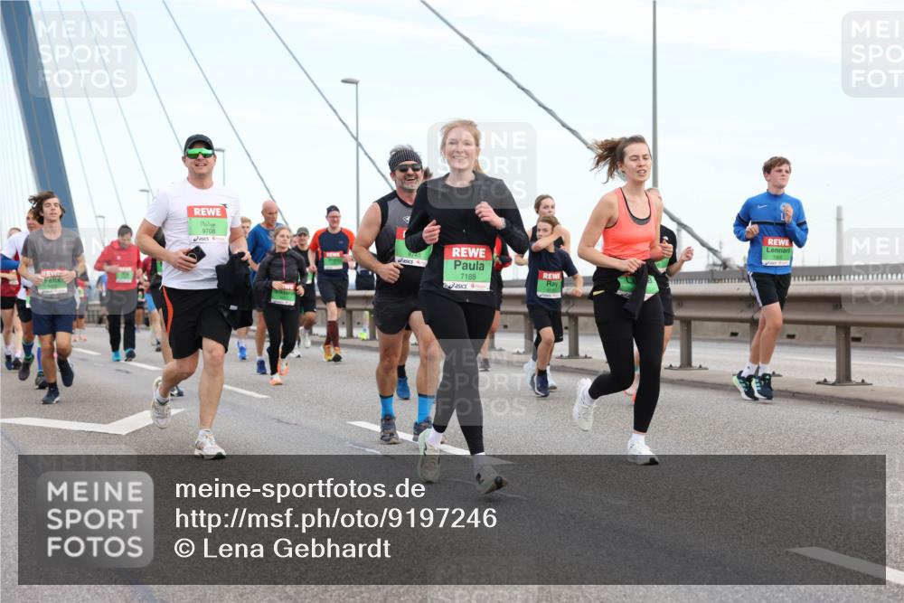 03.10.2025 - Köhlbrandbrückenlauf Lena Gebhardt http://msf.ph/oto/9197246 03.10.2025 15:30:39 Position 1 9708, 9745, 7188 meine-sportfotos.de