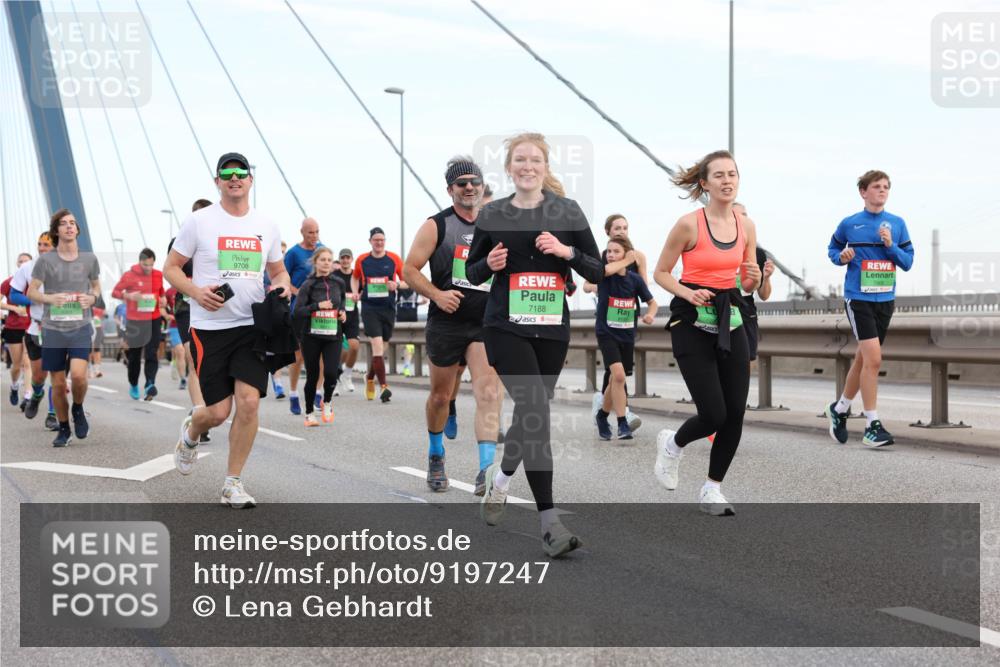 03.10.2025 - Köhlbrandbrückenlauf Lena Gebhardt http://msf.ph/oto/9197247 03.10.2025 15:30:39 Position 1 9708, 7188 meine-sportfotos.de