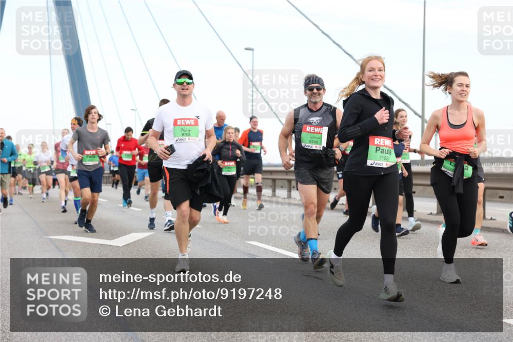 03.10.2025 - Köhlbrandbrückenlauf Lena Gebhardt http://msf.ph/oto/9197248 03.10.2025 15:30:40 Position 1 9708, 9745, 7188 meine-sportfotos.de