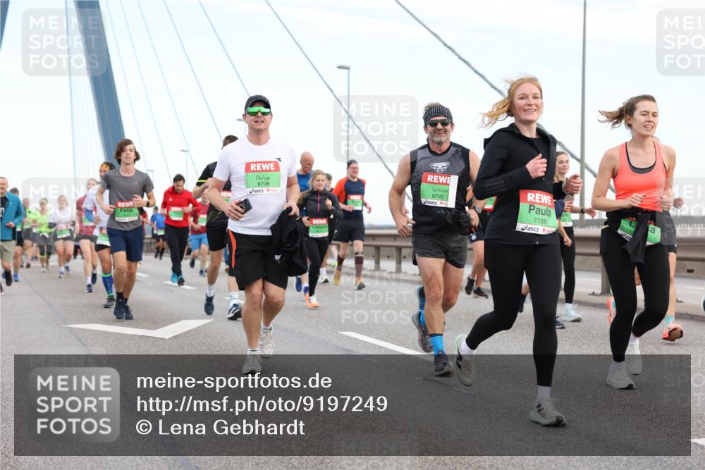 03.10.2025 - Köhlbrandbrückenlauf Lena Gebhardt http://msf.ph/oto/9197249 03.10.2025 15:30:40 Position 1 9708, 9745, 7188 meine-sportfotos.de