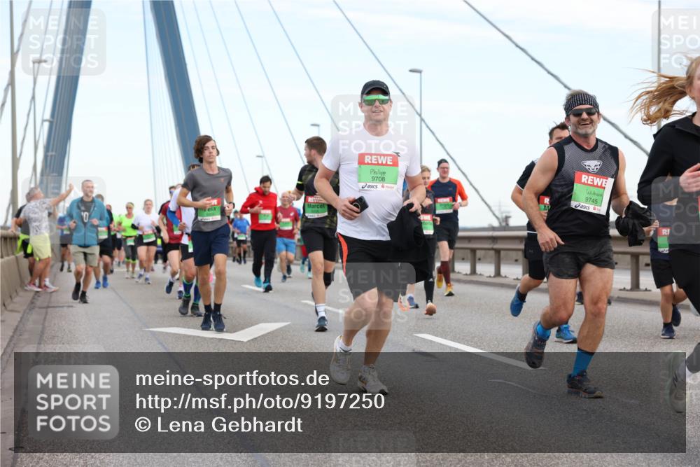 03.10.2025 - Köhlbrandbrückenlauf Lena Gebhardt http://msf.ph/oto/9197250 03.10.2025 15:30:40 Position 1 9708, 9745 meine-sportfotos.de