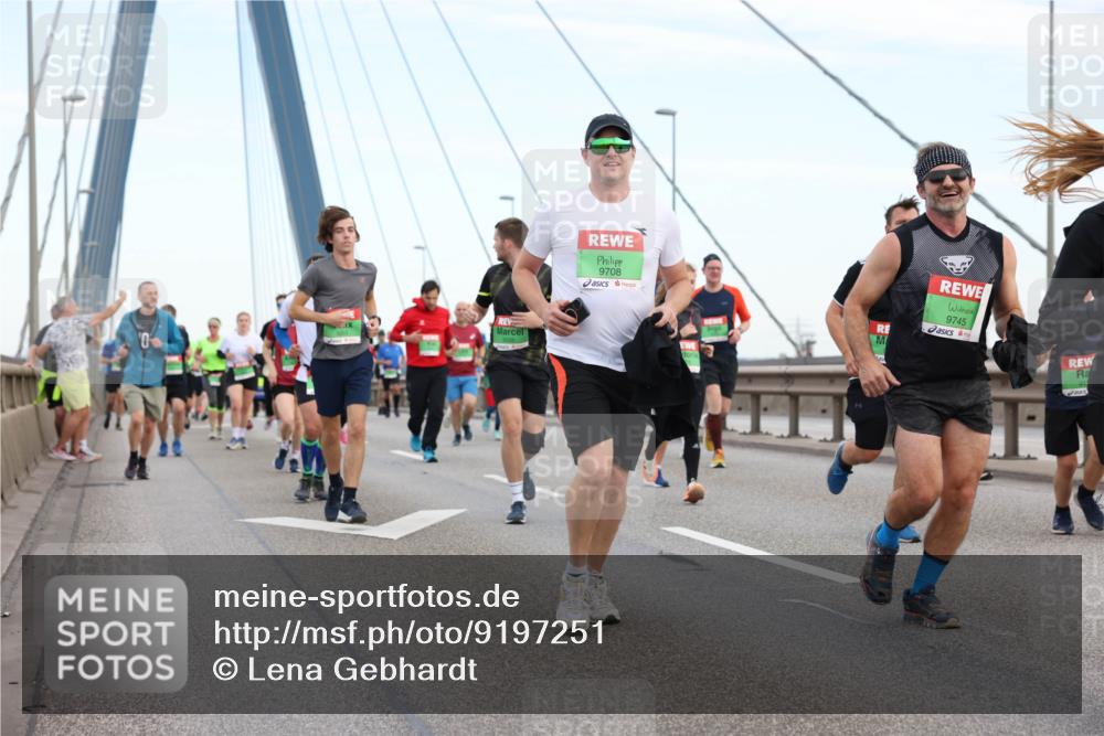 03.10.2025 - Köhlbrandbrückenlauf Lena Gebhardt http://msf.ph/oto/9197251 03.10.2025 15:30:40 Position 1 9708, 9745 meine-sportfotos.de
