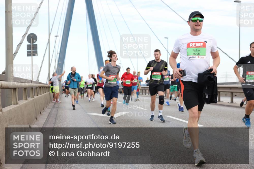 03.10.2025 - Köhlbrandbrückenlauf Lena Gebhardt http://msf.ph/oto/9197255 03.10.2025 15:30:41 Position 1 9708, 9158 meine-sportfotos.de