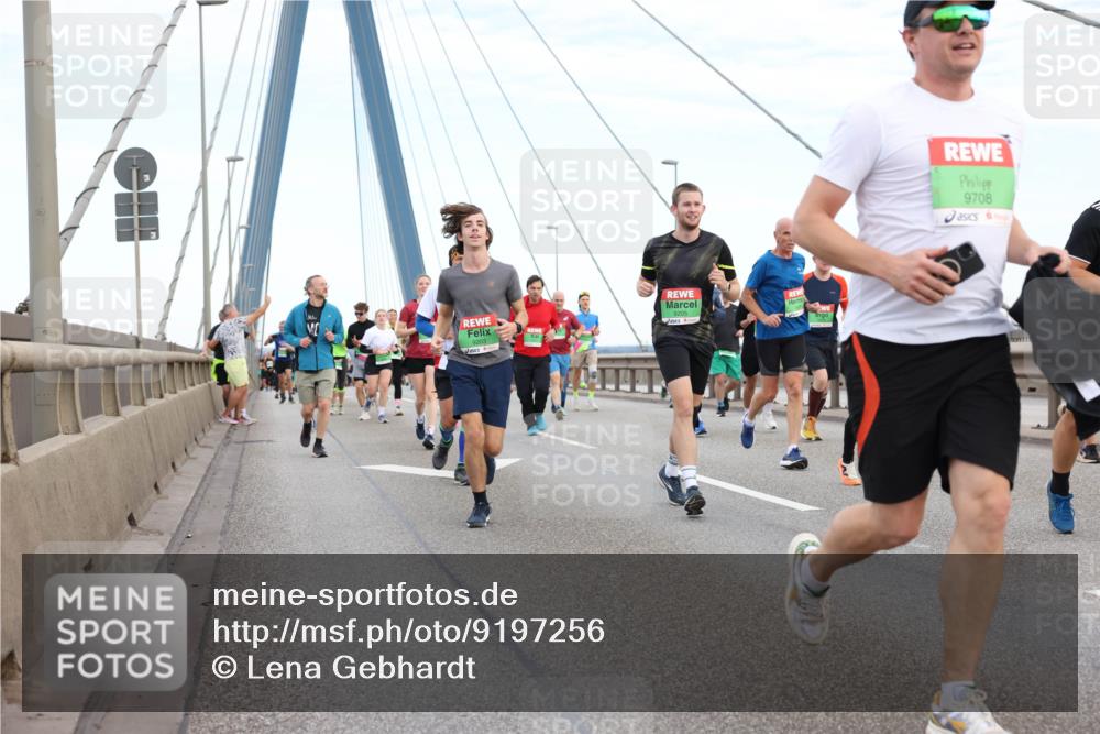 03.10.2025 - Köhlbrandbrückenlauf Lena Gebhardt http://msf.ph/oto/9197256 03.10.2025 15:30:42 Position 1 9203, 9708 meine-sportfotos.de