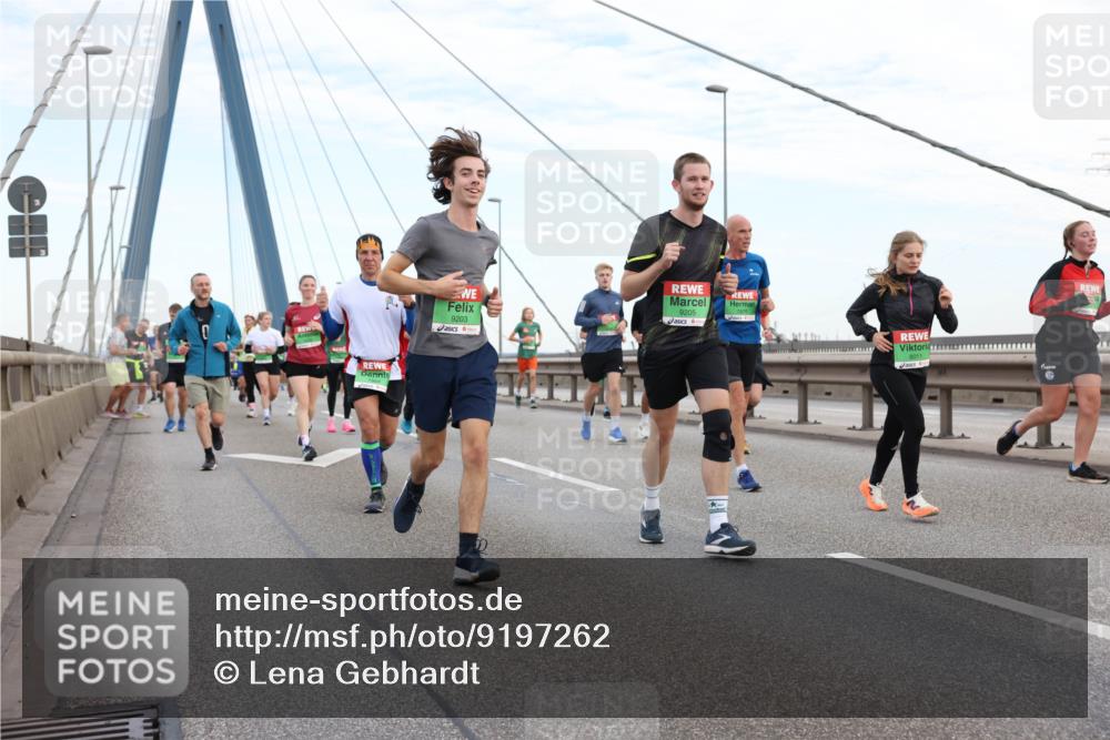 03.10.2025 - Köhlbrandbrückenlauf Lena Gebhardt http://msf.ph/oto/9197262 03.10.2025 15:30:43 Position 1 9203, 9205, 8011 meine-sportfotos.de