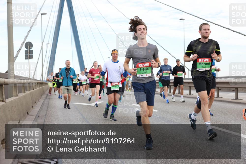 03.10.2025 - Köhlbrandbrückenlauf Lena Gebhardt http://msf.ph/oto/9197264 03.10.2025 15:30:43 Position 1 0, 9203, 9205 meine-sportfotos.de