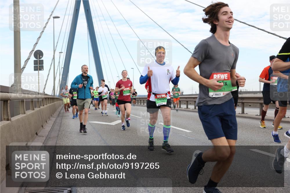 03.10.2025 - Köhlbrandbrückenlauf Lena Gebhardt http://msf.ph/oto/9197265 03.10.2025 15:30:44 Position 1 10, 7864, 203 meine-sportfotos.de