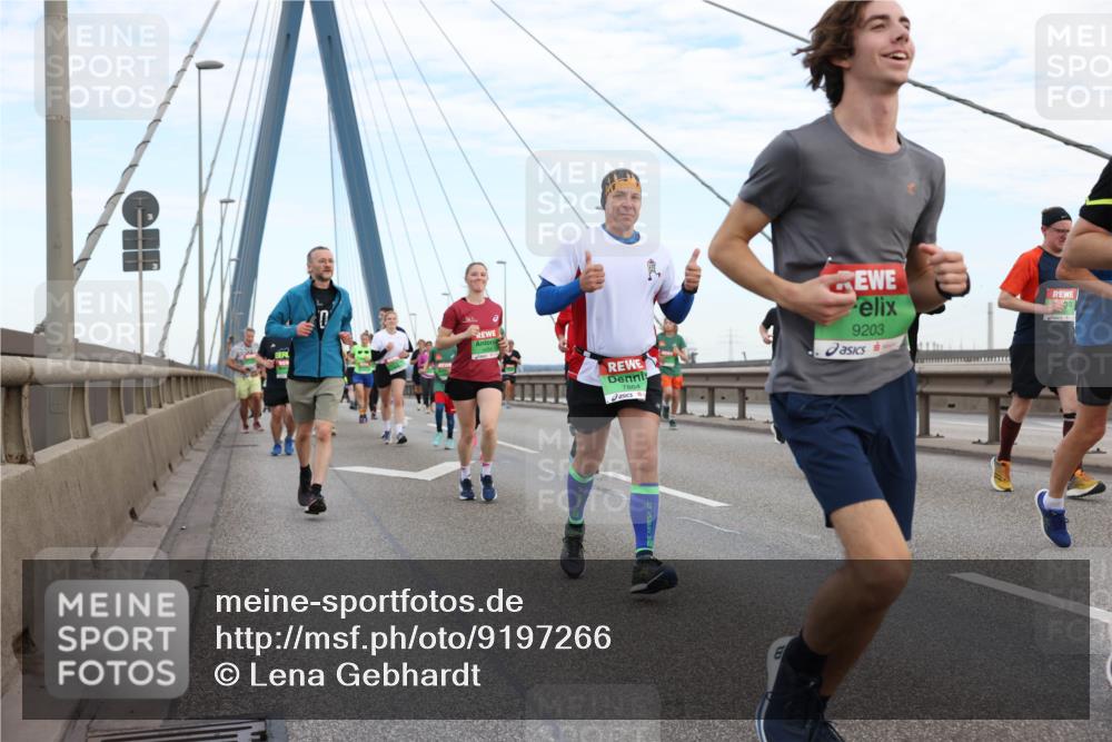 03.10.2025 - Köhlbrandbrückenlauf Lena Gebhardt http://msf.ph/oto/9197266 03.10.2025 15:30:44 Position 1 0, 7864, 9203 meine-sportfotos.de