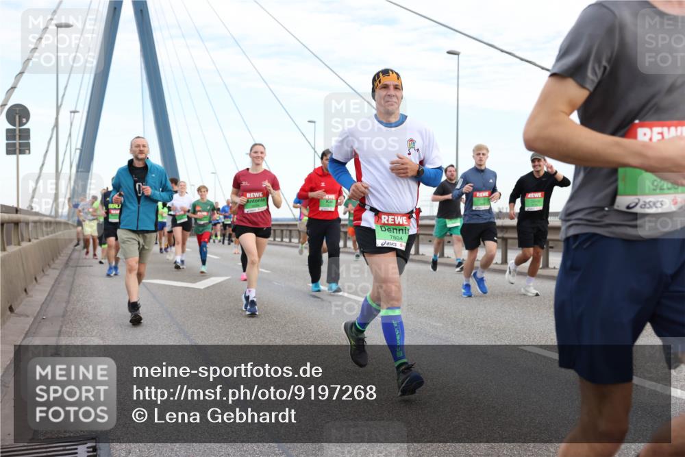 03.10.2025 - Köhlbrandbrückenlauf Lena Gebhardt http://msf.ph/oto/9197268 03.10.2025 15:30:44 Position 1 7864, 920 meine-sportfotos.de