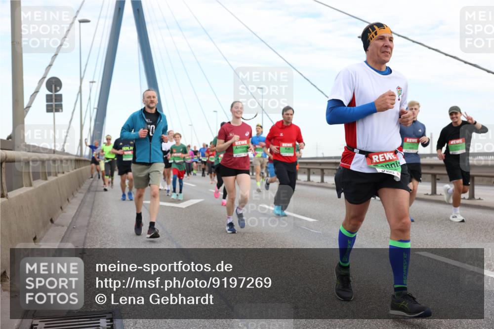03.10.2025 - Köhlbrandbrückenlauf Lena Gebhardt http://msf.ph/oto/9197269 03.10.2025 15:30:44 Position 1 10 meine-sportfotos.de