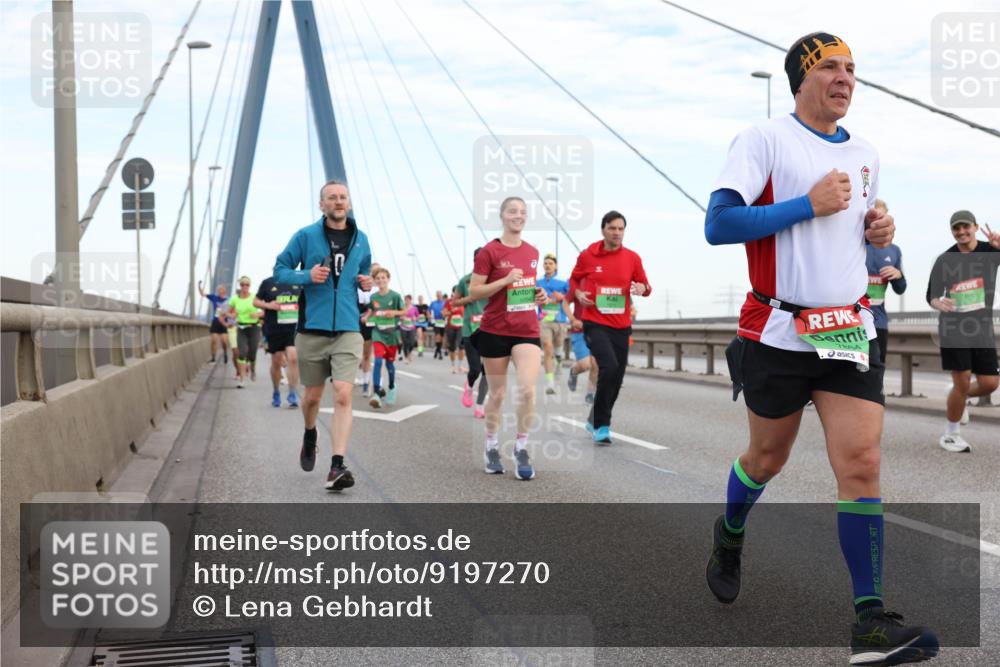 03.10.2025 - Köhlbrandbrückenlauf Lena Gebhardt http://msf.ph/oto/9197270 03.10.2025 15:30:44 Position 1  meine-sportfotos.de