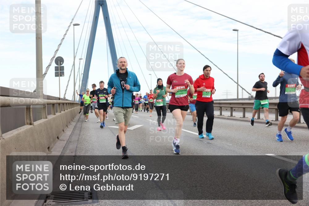 03.10.2025 - Köhlbrandbrückenlauf Lena Gebhardt http://msf.ph/oto/9197271 03.10.2025 15:30:45 Position 1 0, 9204 meine-sportfotos.de