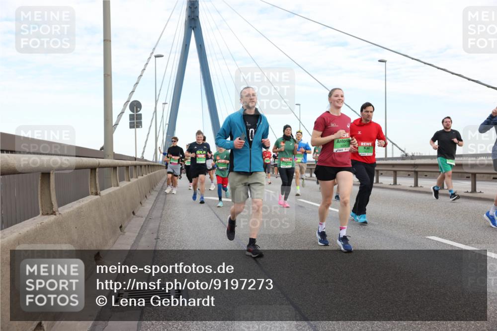 03.10.2025 - Köhlbrandbrückenlauf Lena Gebhardt http://msf.ph/oto/9197273 03.10.2025 15:30:45 Position 1 9204 meine-sportfotos.de