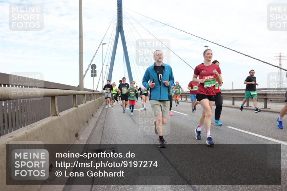 03.10.2025 - Köhlbrandbrückenlauf Lena Gebhardt http://msf.ph/oto/9197274 03.10.2025 15:30:46 Position 1 0, 9204 meine-sportfotos.de