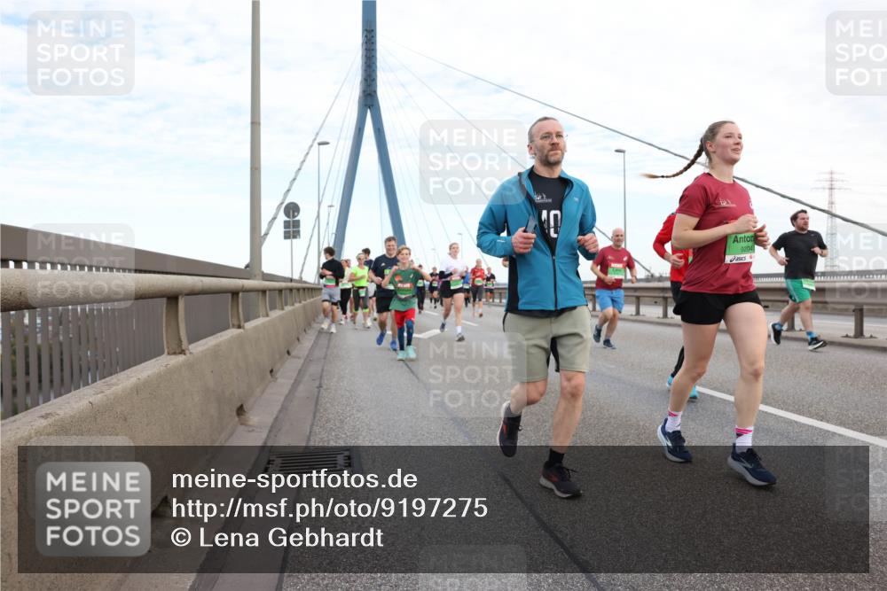 03.10.2025 - Köhlbrandbrückenlauf Lena Gebhardt http://msf.ph/oto/9197275 03.10.2025 15:30:46 Position 1 9204 meine-sportfotos.de