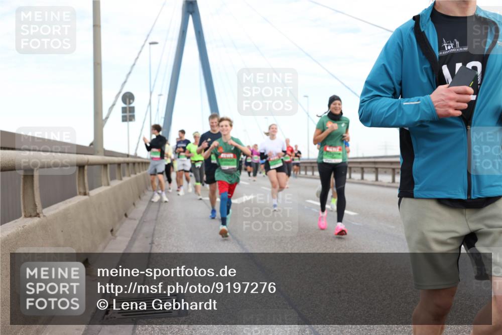 03.10.2025 - Köhlbrandbrückenlauf Lena Gebhardt http://msf.ph/oto/9197276 03.10.2025 15:30:46 Position 1  meine-sportfotos.de