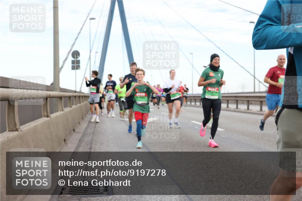 03.10.2025 - Köhlbrandbrückenlauf Lena Gebhardt http://msf.ph/oto/9197278 03.10.2025 15:30:47 Position 1  meine-sportfotos.de